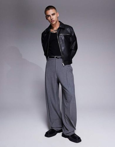 Pantaloni eleganti a fondo ampio grigi con pieghe sul davanti - ASOS DESIGN - Modalova