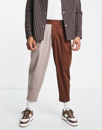 Pantaloni eleganti in cotone tono su tono con design combinato e gambe oversize a palloncino - ASOS DESIGN - Modalova