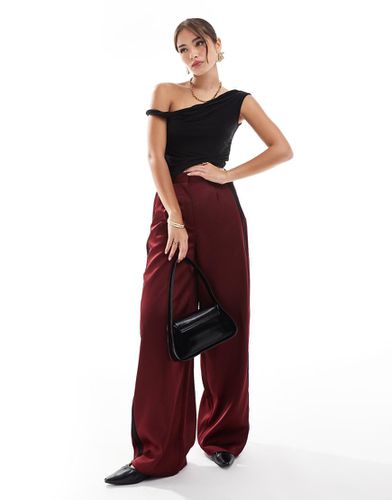 Pantaloni in raso color bordeaux con pannello a contrasto - ASOS DESIGN - Modalova