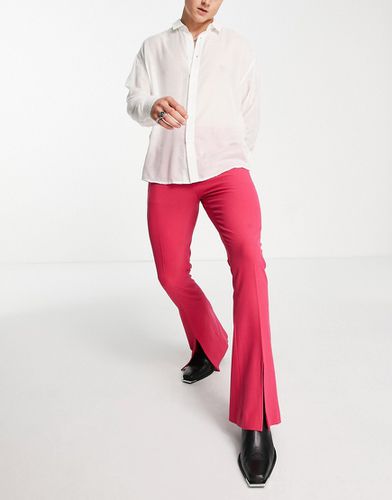 Pantaloni skinny a zampa con spacco vistoso sul fondo lampone - ASOS DESIGN - Modalova