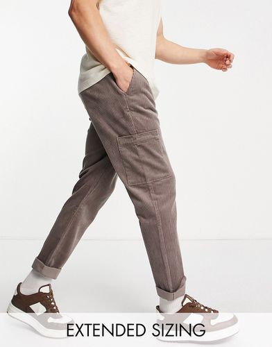 Pantaloni slim in velluto a coste chiaro con tasche cargo - ASOS DESIGN - Modalova