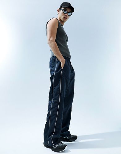 Pantaloni sportivi ampi in nylon con profili bianchi - ASOS DESIGN - Modalova