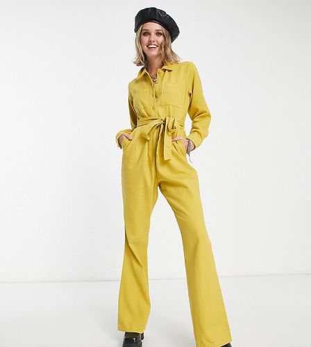 ASOS DESIGN Petite - Tuta a maniche lunghe in twill senape con colletto - ASOS Petite - Modalova