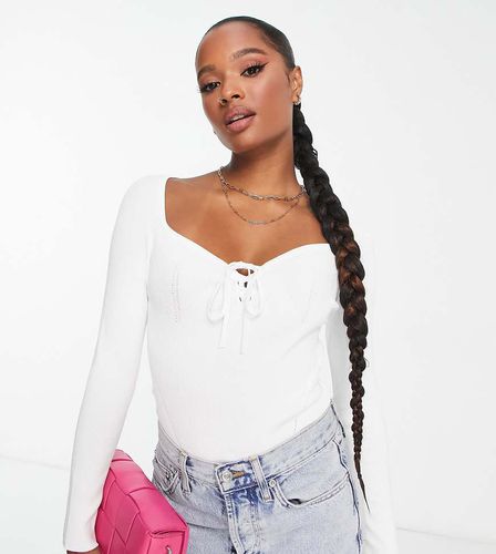 ASOS DESIGN Petite - Top in maglia con scollo a cuore e laccetti sul davanti - ASOS Petite - Modalova