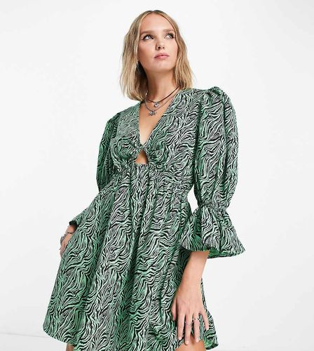 ASOS DESIGN Petite - Vestito grembiule corto in cotone verde zebrato - ASOS Petite - Modalova