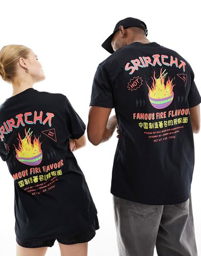 T-shirt unisex nera con stampa Sriracha su licenza sul retro - ASOS DESIGN - Modalova