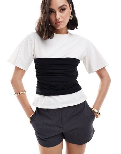 T-shirt aderente nera e bianca con elastico in vita - ASOS DESIGN - Modalova