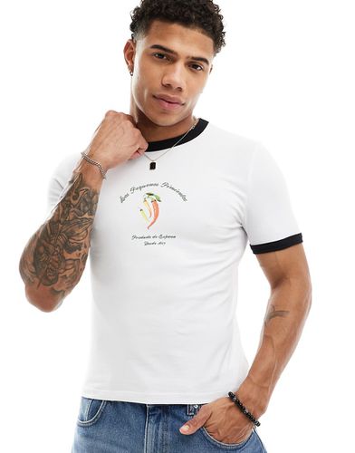 T-shirt attillata bianca con bordi a contrasto e stampa di peperoncino sul petto - ASOS DESIGN - Modalova