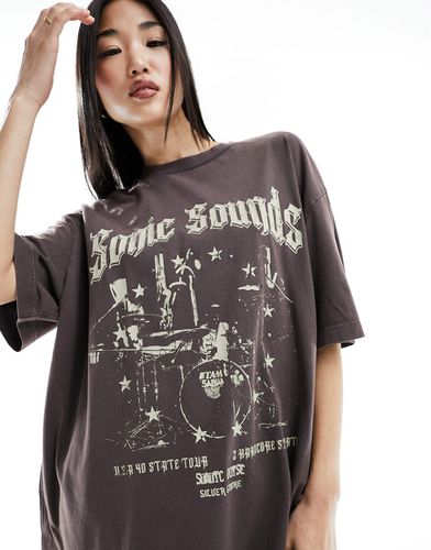 T-shirt boyfriend slavato con grafica "Rock Sounds 70s Studded" - ASOS DESIGN - Modalova