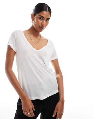 T-shirt comoda bianca con scollo a V - ASOS DESIGN - Modalova