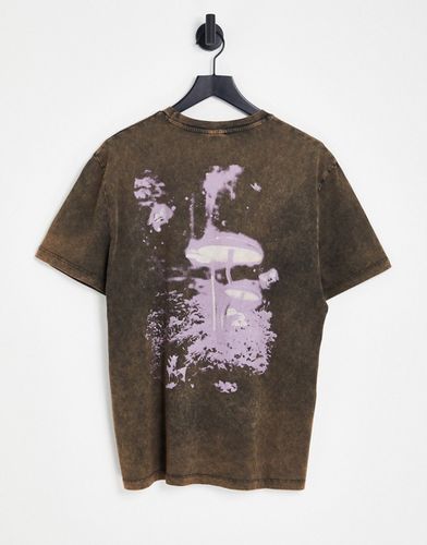 T-shirt comoda slavato con stampa di funghi sul retro - ASOS DESIGN - Modalova