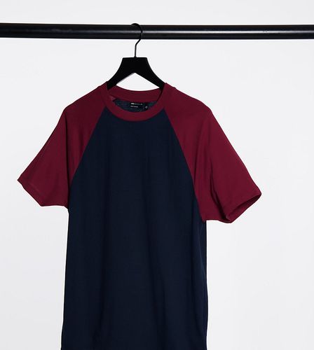 T-shirt con maniche raglan a contrasto blu navy e bordeaux - ASOS DESIGN - Modalova