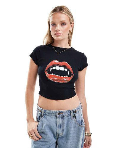 T-shirt mini nera con grafica di labbra stile Halloween - ASOS DESIGN - Modalova