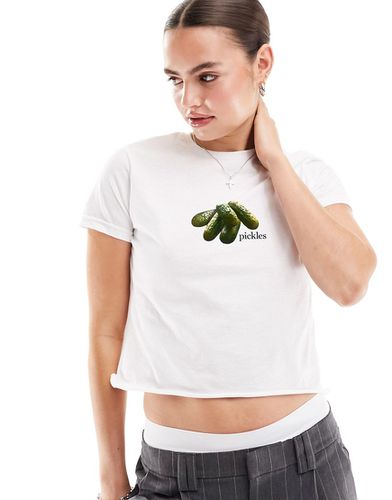 T-shirt mini bianca con grafica con sottaceti - ASOS DESIGN - Modalova