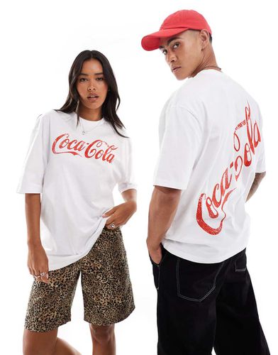 T-shirt oversize unisex bianca con stampe di Coca-Cola su licenza - ASOS DESIGN - Modalova