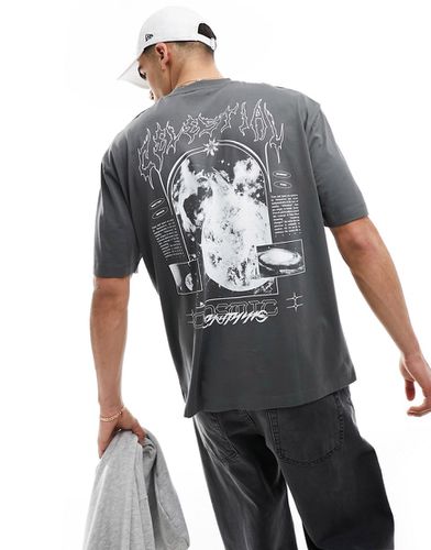 T-shirt oversize antracite con stampa astrale sul retro - ASOS DESIGN - Modalova