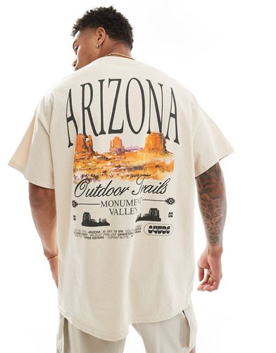 T-shirt oversize beige con stampa di paesaggio e "Arizona" sul retro - ASOS DESIGN - Modalova