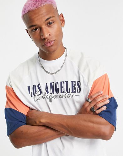 T-shirt oversize bianca con color block arancione e stampa "Los Angeles" - ASOS DESIGN - Modalova