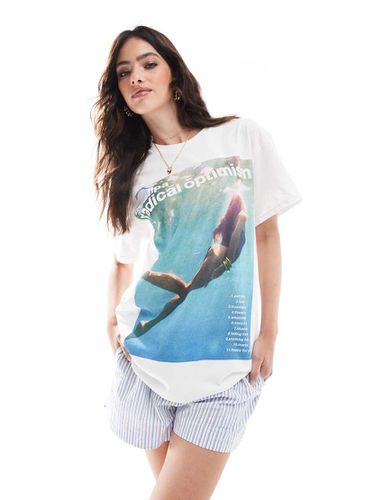 T-shirt oversize bianca con grafica "Dua Lipa" su licenza - ASOS DESIGN - Modalova