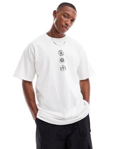 T-shirt oversize bianca con stampa celestiale sul petto - ASOS DESIGN - Modalova
