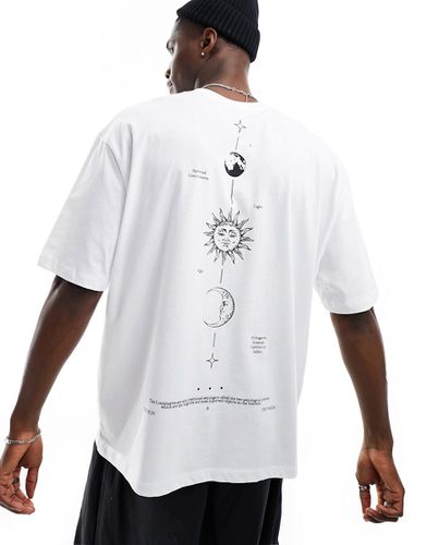 T-shirt oversize bianca con stampa celestiale sul retro - ASOS DESIGN - Modalova