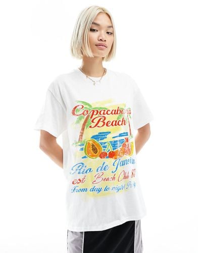 T-shirt oversize bianca con stampa "Copacabana" - ASOS DESIGN - Modalova