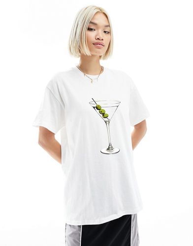 T-shirt oversize bianca con stampa di martini - ASOS DESIGN - Modalova