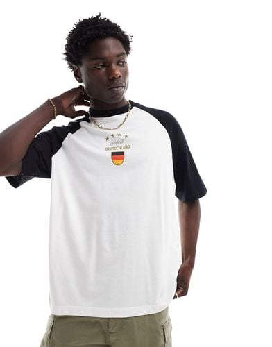 T-shirt oversize bianca con stampa Germania sul petto e maniche raglan - ASOS DESIGN - Modalova