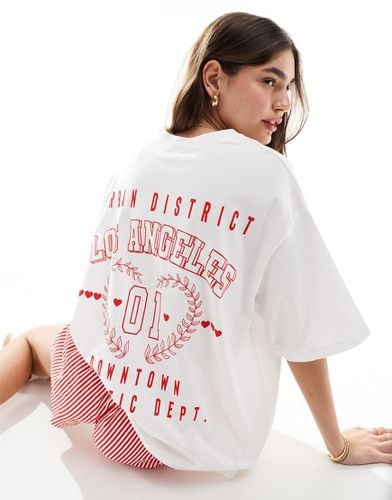 T-shirt oversize bianca con stampa grafica "Urban District LA" - ASOS DESIGN - Modalova