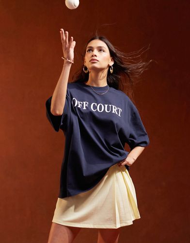T-shirt oversize con stampa "Off Court" - ASOS DESIGN - Modalova