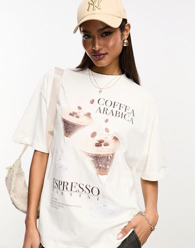 T-shirt oversize color crema con stampa con Espresso Martini - ASOS DESIGN - Modalova