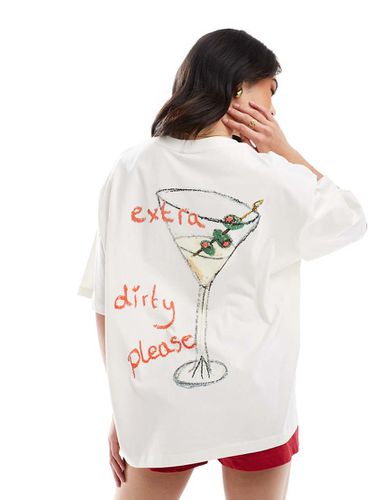 T-shirt oversize color crema con stampa di cocktail dirty Martini - ASOS DESIGN - Modalova