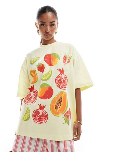 T-shirt oversize gialla con stampa di frutta tropicale - ASOS DESIGN - Modalova