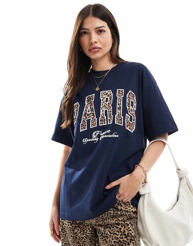 T-shirt oversize nera con scritta "Paris" leopardata - ASOS DESIGN - Modalova