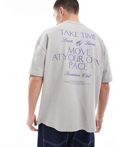 T-shirt oversize pesante grigio slavato con scritta sulla schiena - ASOS DESIGN - Modalova