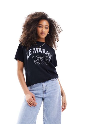 T-shirt regular fit nera con stampa "Le Marais" - ASOS DESIGN - Modalova