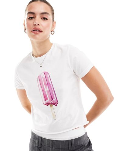 T-shirt ristretta bianca con grafica di ghiacciolo - ASOS DESIGN - Modalova
