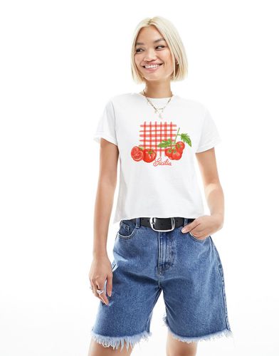 T-shirt ristretta bianca con stampa di pomodori e scritta "Sicilia" - ASOS DESIGN - Modalova