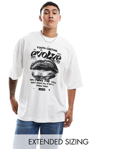 T-shirt super oversize bianca con stampa di labbra - ASOS DESIGN - Modalova