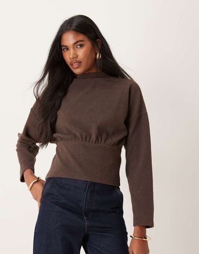 Top a maniche lunghe accollato color cioccolato morbidissimo - ASOS DESIGN - Modalova