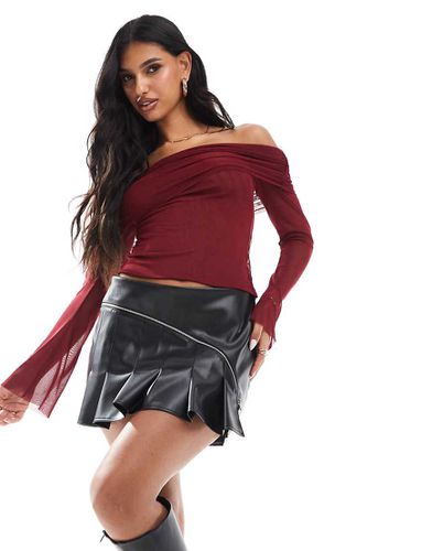 Top in rete bordeaux con maniche scampanate e spalle scoperte - ASOS DESIGN - Modalova