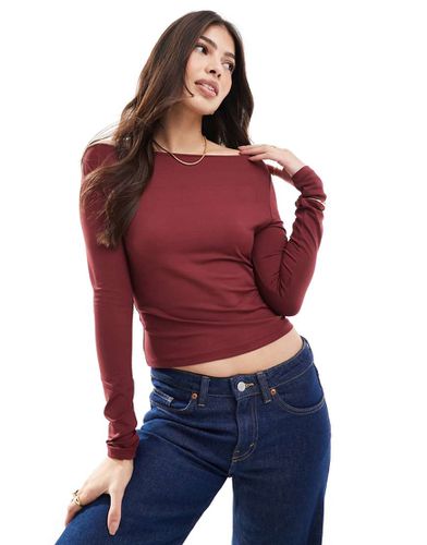 Top sinuoso bordeaux con scollo a barchetta - ASOS DESIGN - Modalova