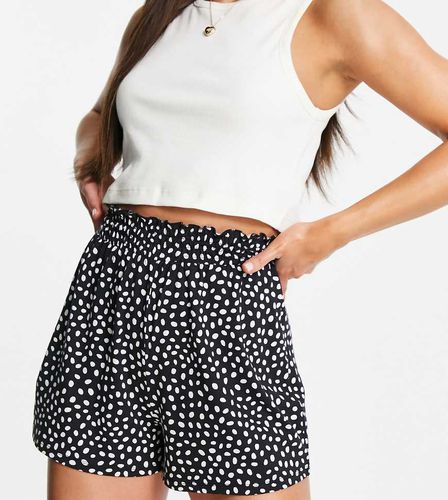 ASOS DESIGN Tall - Pantaloncini con vita arricciata neri e bianchi a pois - ASOS Tall - Modalova