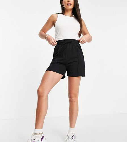 ASOS DESIGN Tall - Pantaloncini della tuta in cotone neri con pinces - BLACK - ASOS Tall - Modalova