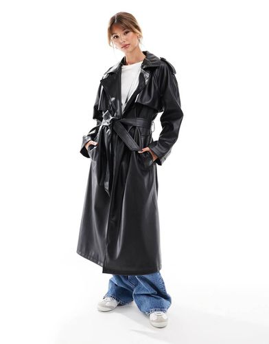 Trench in pelle sintetica - ASOS DESIGN - Modalova