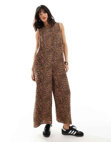 Tuta jumpsuit girocollo con pantaloni culotte e stampa animalier - ASOS DESIGN - Modalova