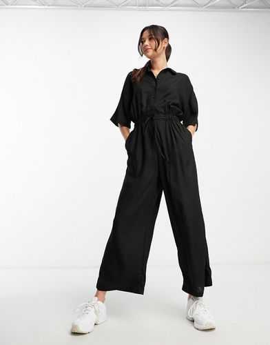 Tuta jumpsuit stile camicia nera oversize allacciata in vita - ASOS DESIGN - Modalova