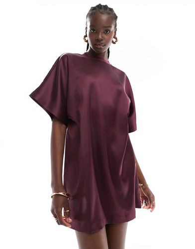 Vestito T-shirt corto oversize in raso bordeaux - ASOS DESIGN - Modalova