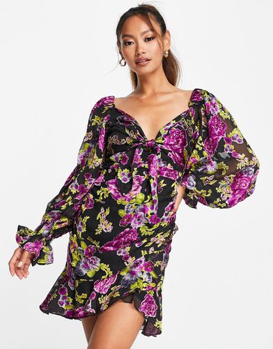 Vestito corto con gonna con volant e laccetto sul davanti in raso a fiori dévoré - ASOS DESIGN - Modalova