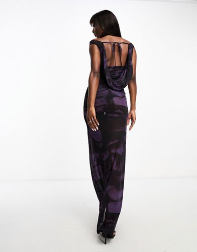 Vestito lungo trasparente viola con stampa pitonata, schiena scoperta e scollo alla Bardot - ASOS DESIGN - Modalova